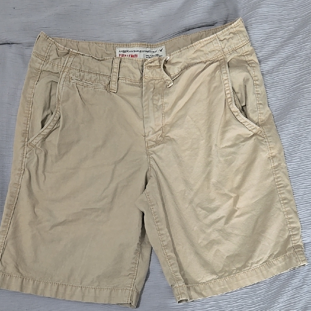 American Eagle Outfitters Men's Tan Shorts, Prep Length size 31.